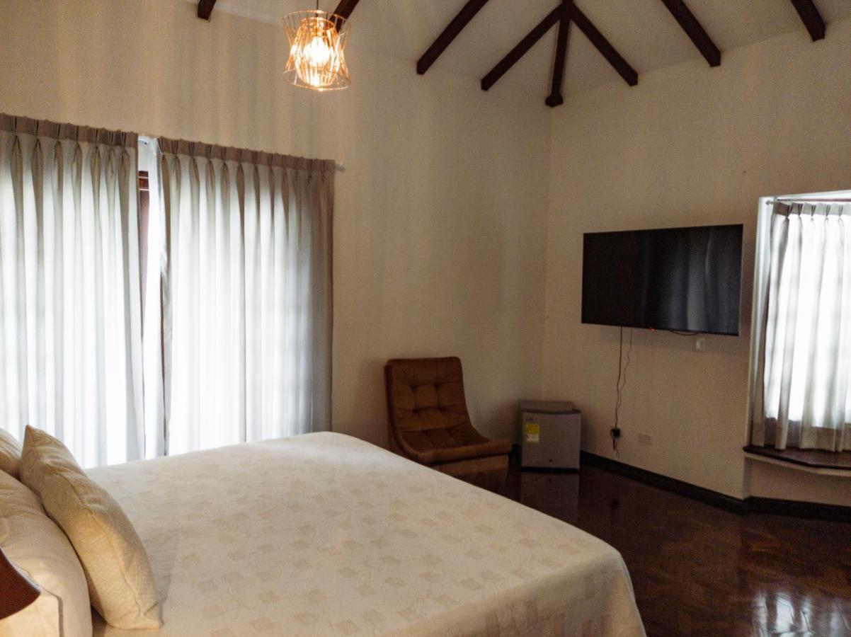 Hotel Boutique La Casa De Piedra Кали Екстериор снимка