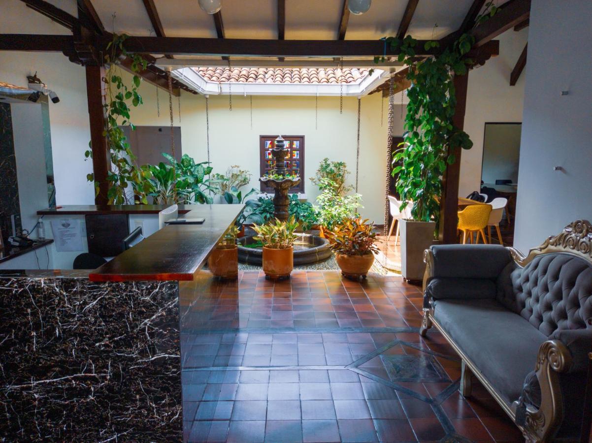 Hotel Boutique La Casa De Piedra Кали Екстериор снимка