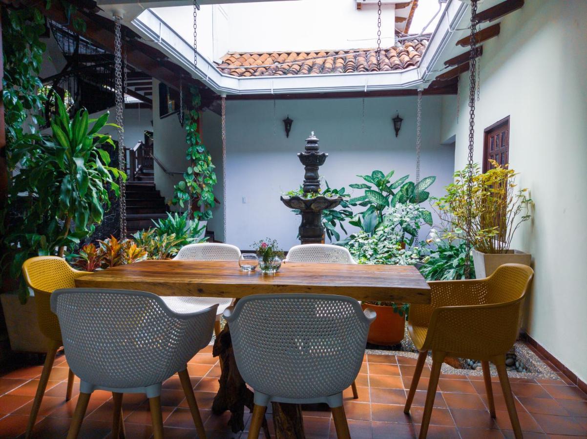 Hotel Boutique La Casa De Piedra Кали Екстериор снимка