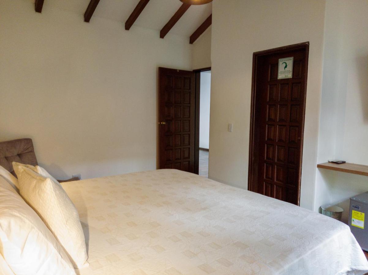Hotel Boutique La Casa De Piedra Кали Екстериор снимка