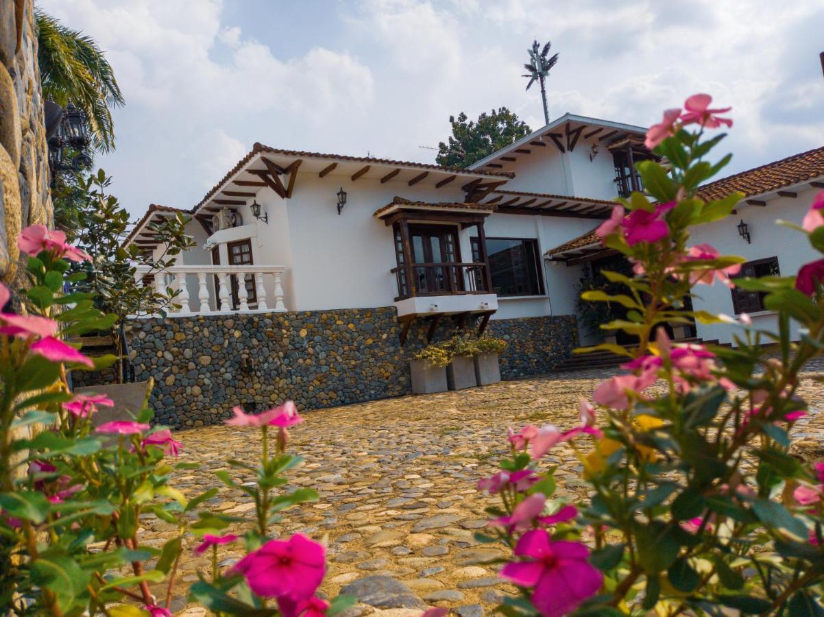Hotel Boutique La Casa De Piedra Кали Екстериор снимка