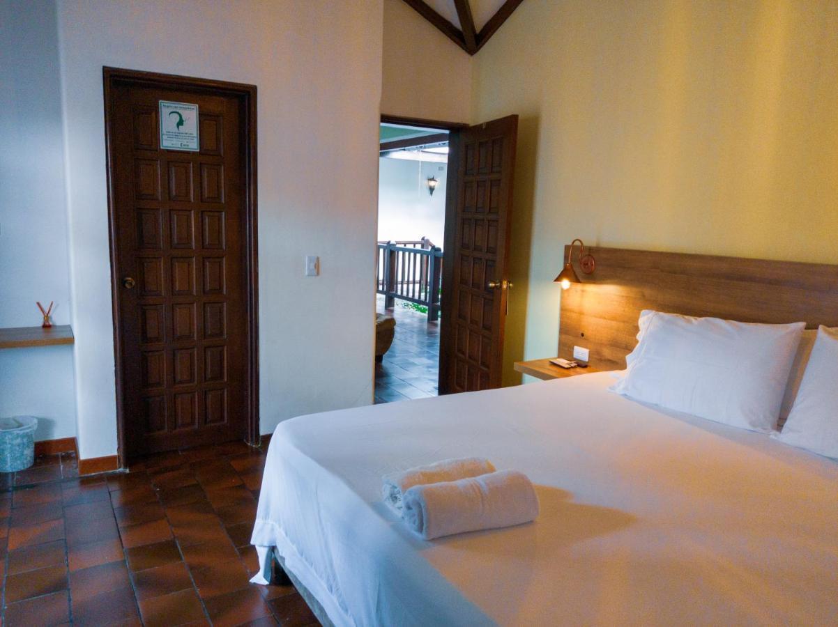 Hotel Boutique La Casa De Piedra Кали Екстериор снимка