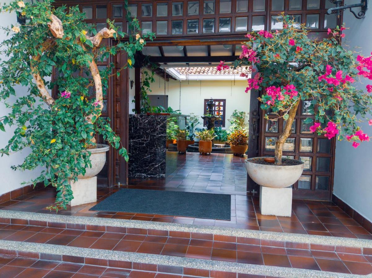 Hotel Boutique La Casa De Piedra Кали Екстериор снимка