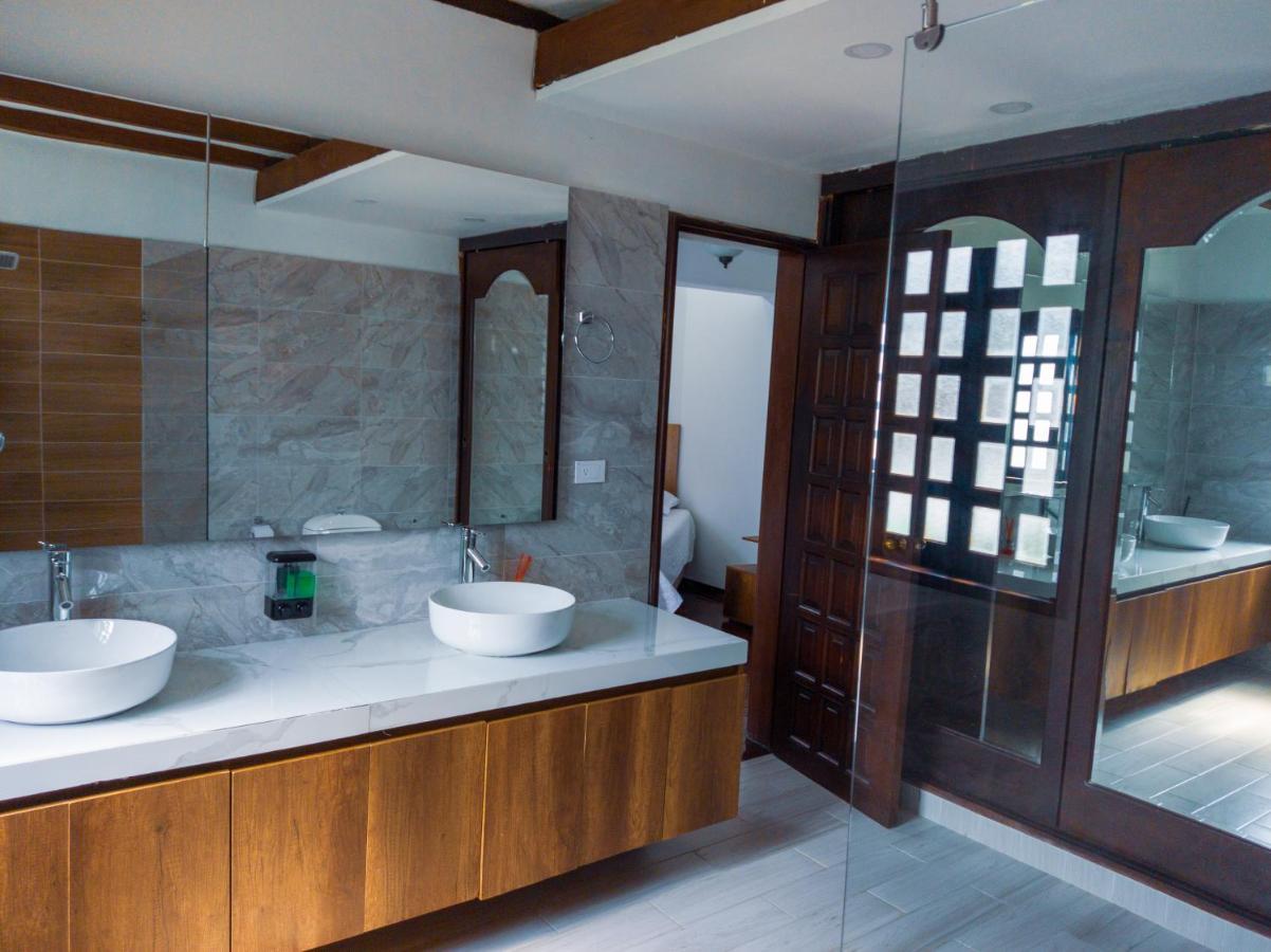 Hotel Boutique La Casa De Piedra Кали Екстериор снимка