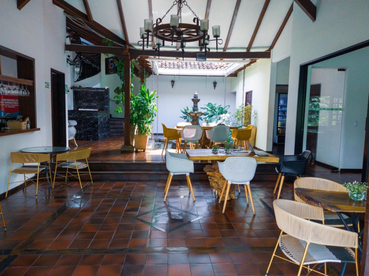 Hotel Boutique La Casa De Piedra Кали Екстериор снимка