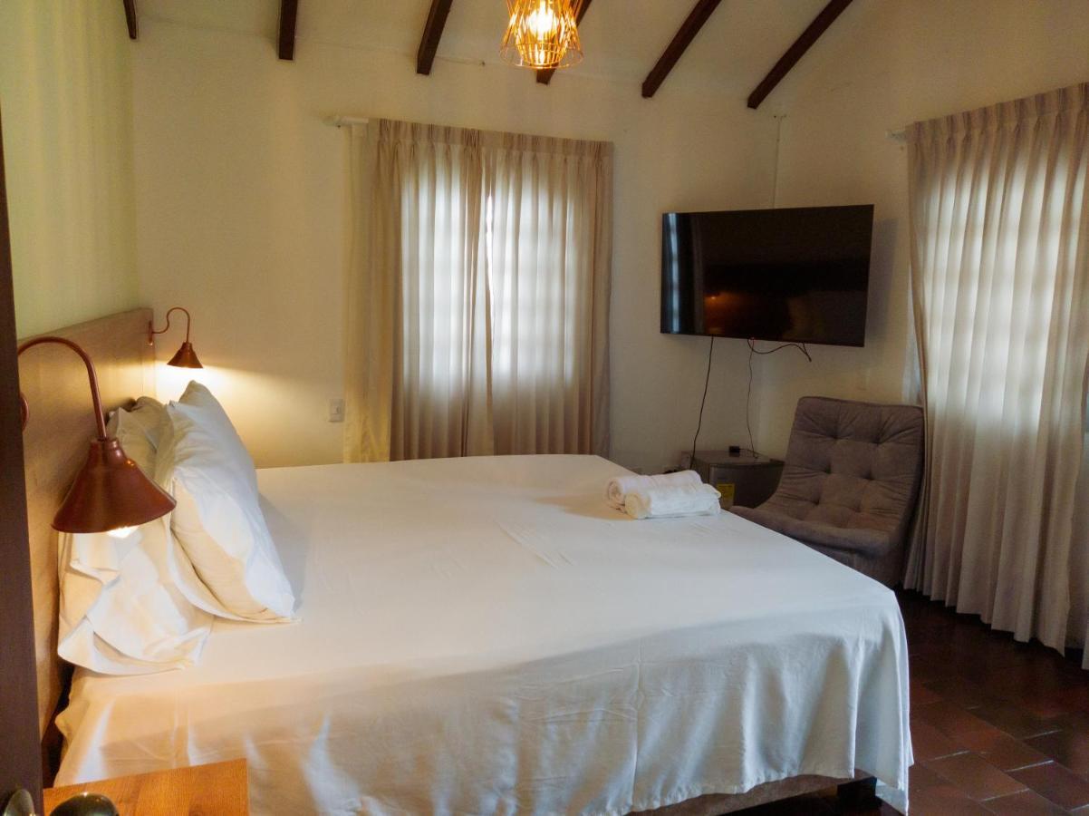 Hotel Boutique La Casa De Piedra Кали Екстериор снимка