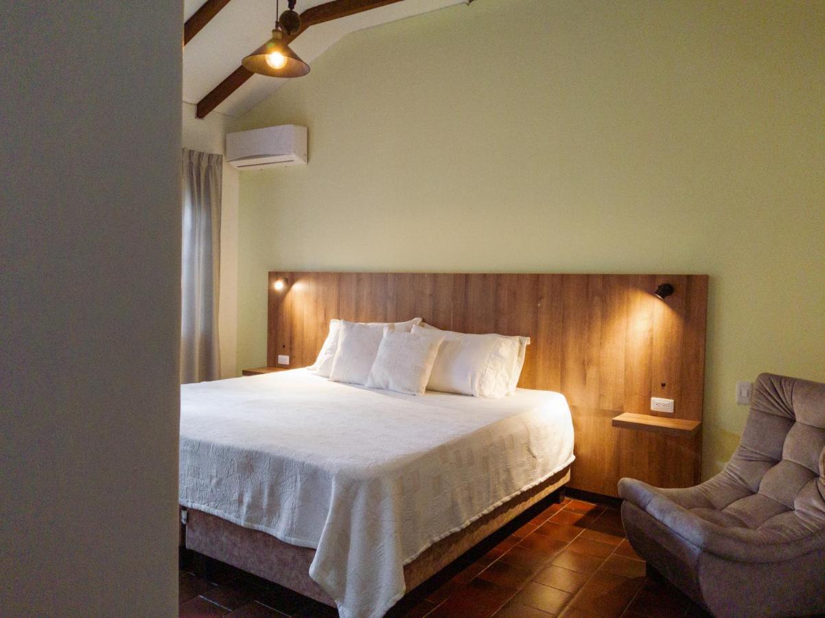 Hotel Boutique La Casa De Piedra Кали Екстериор снимка