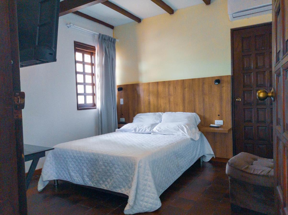 Hotel Boutique La Casa De Piedra Кали Екстериор снимка
