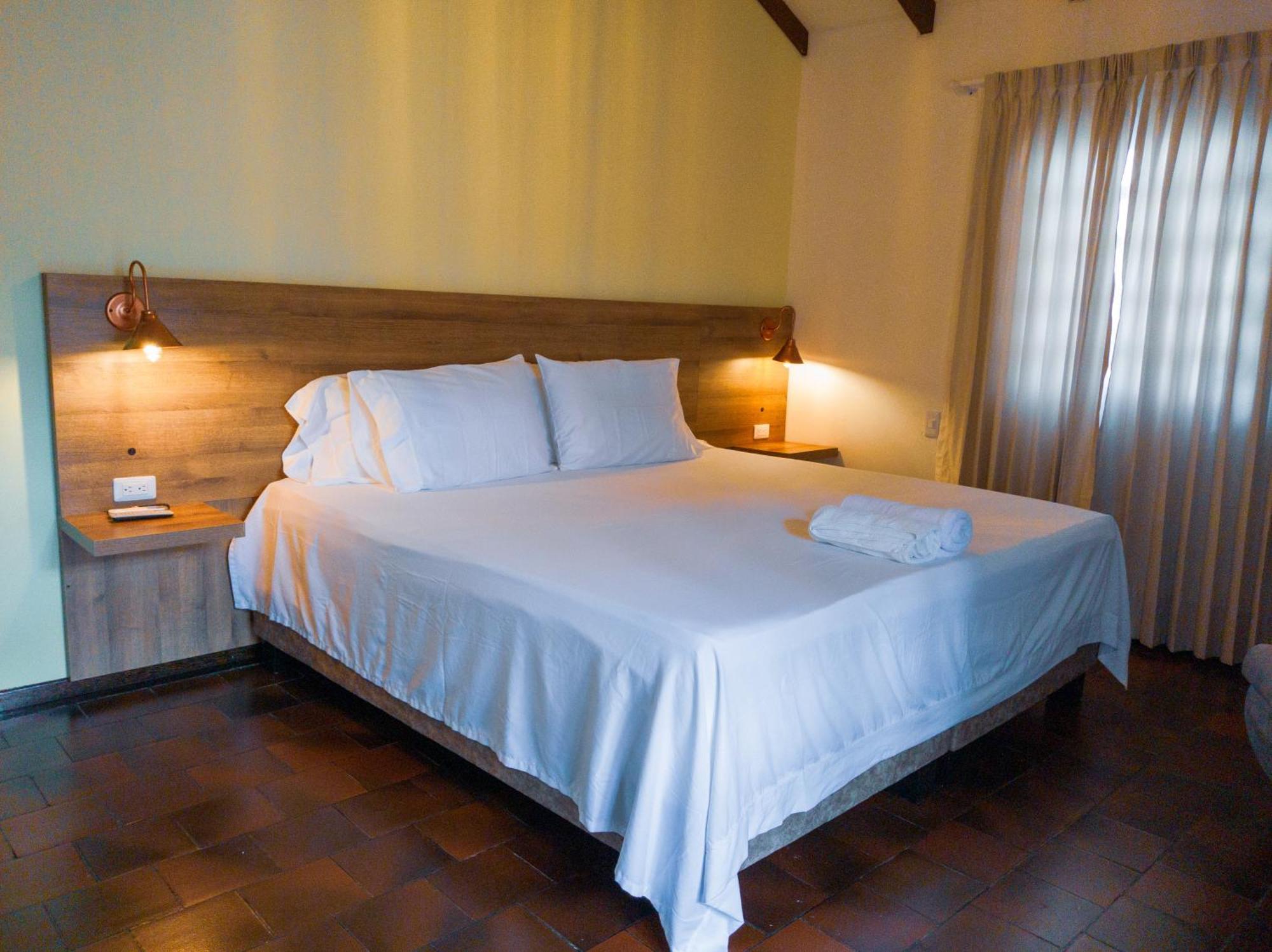 Hotel Boutique La Casa De Piedra Кали Екстериор снимка