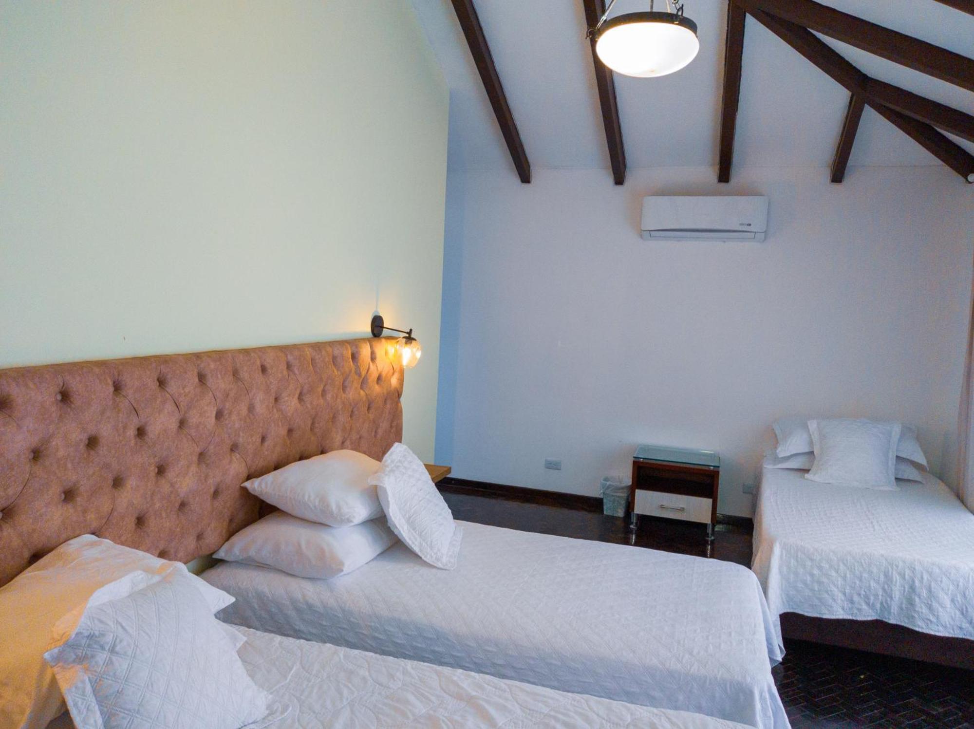 Hotel Boutique La Casa De Piedra Кали Екстериор снимка